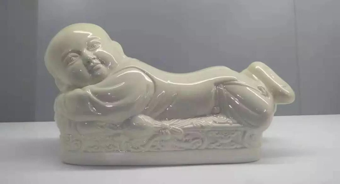 大宋定窯設計的定窯孩兒枕，與故宮博物院收藏的基本相似