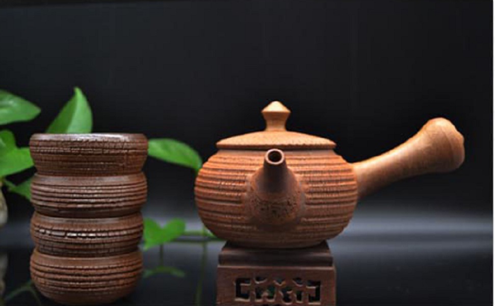 定瓷茶器：擺放在茶臺上的大宋定窯手工裂變壺，重溫唐風，再現歷史的美妙感